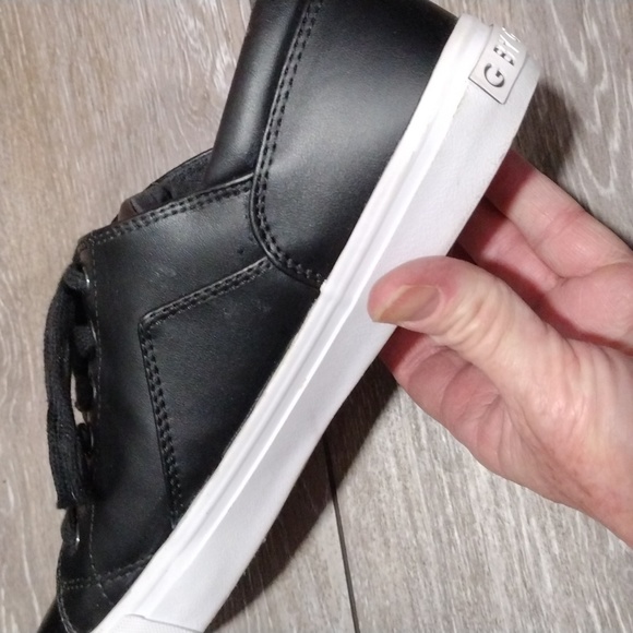 G by Guess black sneakers. Size 10. Mint condition - Picture 9 of 13